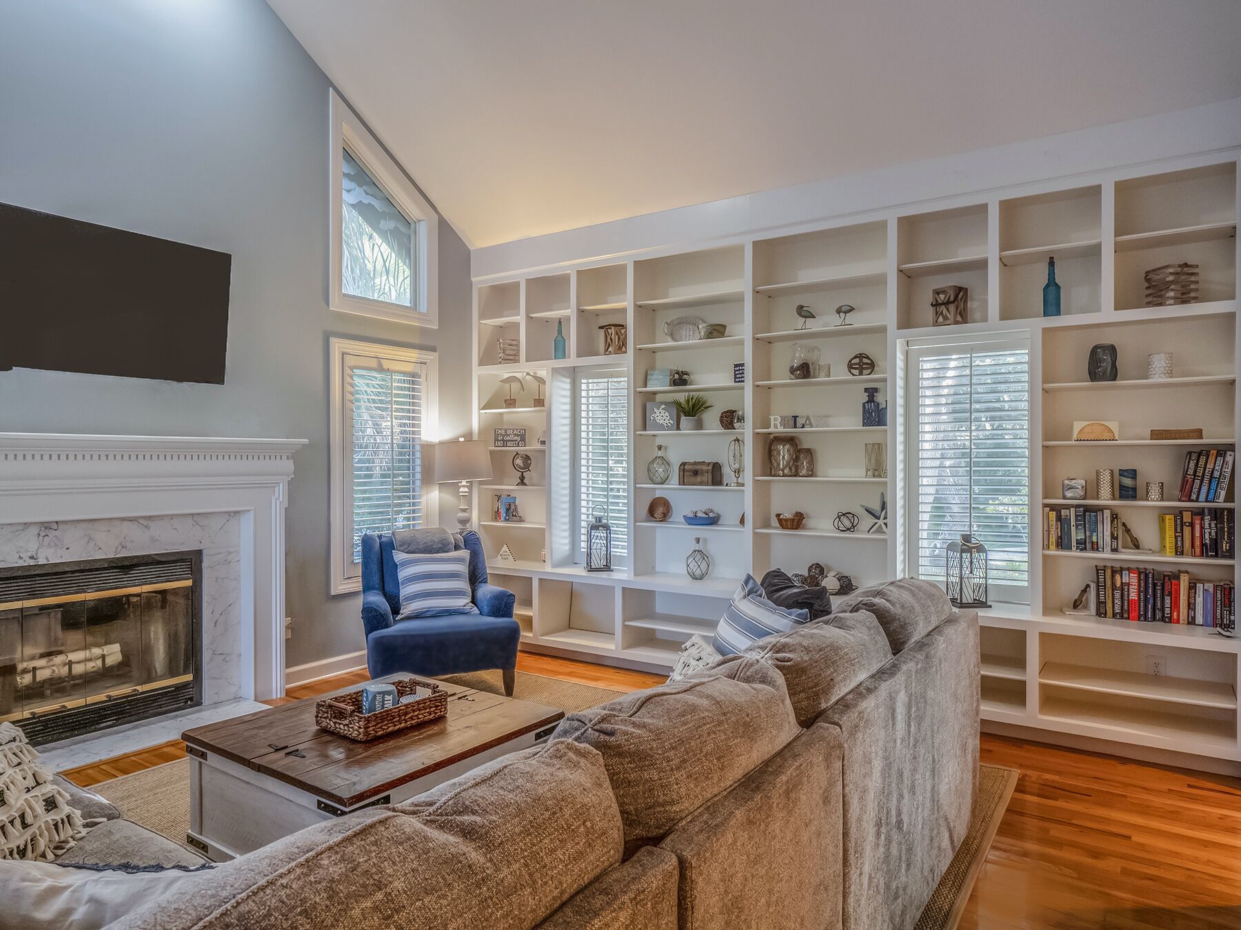 Great Location! Close To Beach - Sleeps 10! Pet Friendly! Amenity Cards!