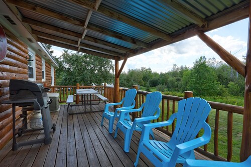 Log Home with a View ~ Just 'Crosstown from Santa's