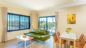 Unclassified image, 4 of 6, button - Stylish and generous 2 Bedroom apartment Windsor (Windsor)