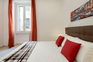 2 bedrooms, iron/ironing board, WiFi, bed sheets - Lovely and Bright Apartment near Termini (Roma)