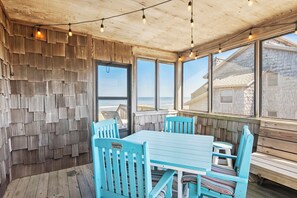 Dining - Beach House: 4-bedroom, Oceanfront, Awesome Views (Duck)