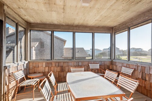 Beach House: 4-bedroom, Oceanfront, Awesome Views