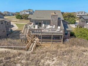 Terrace/patio - Beach House: 4-bedroom, Oceanfront, Awesome Views (Duck)