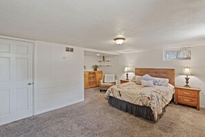 4 عدّة غرف نوم ومكتب ومكواة/لوح كي وواي فاي