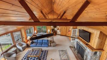 Smart TV, fireplace, books, stereo