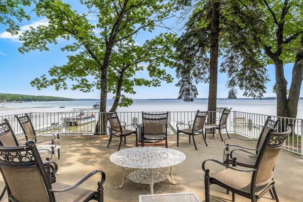 Terrace/patio - Higgins Lake - One Of A Kind Lakefront Lodge! (Higgins Lake)