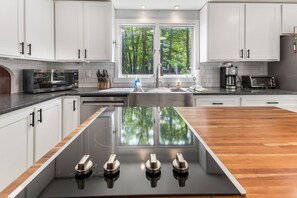 Fridge, microwave, oven, stovetop - Higgins Lake - One Of A Kind Lakefront Lodge! (Higgins Lake)