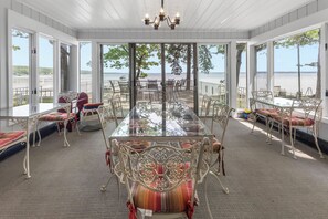 Dining - Higgins Lake - One Of A Kind Lakefront Lodge! (Higgins Lake)