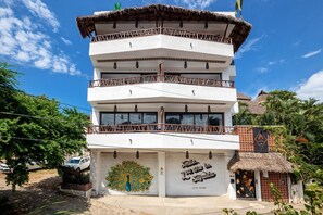 Exterior - Rooftop Infinity Pool Downtown 3 block from Beach (Sayulita)