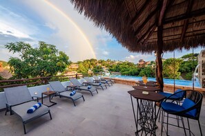 Outdoor dining - Rooftop Infinity Pool Downtown 3 block from Beach (Sayulita)