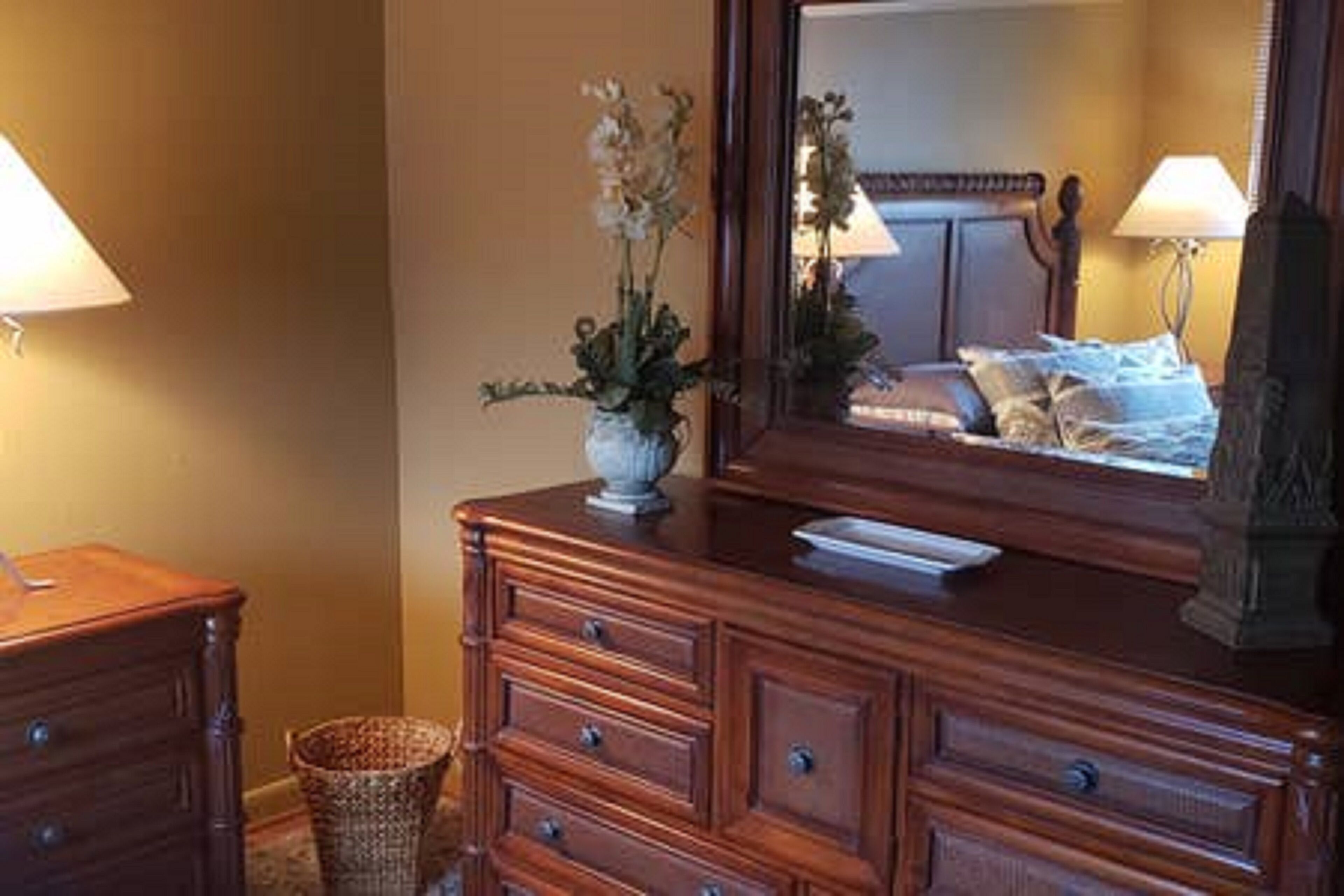 B14 * Comfy 1 BR * WiFi * SmartTV * FULL Kitchen * Parking * Walk Everywhere!