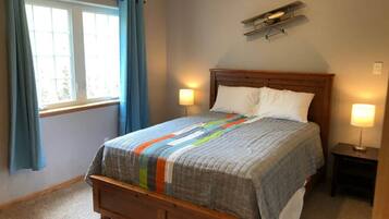 4 bedrooms, desk, free WiFi, bed sheets