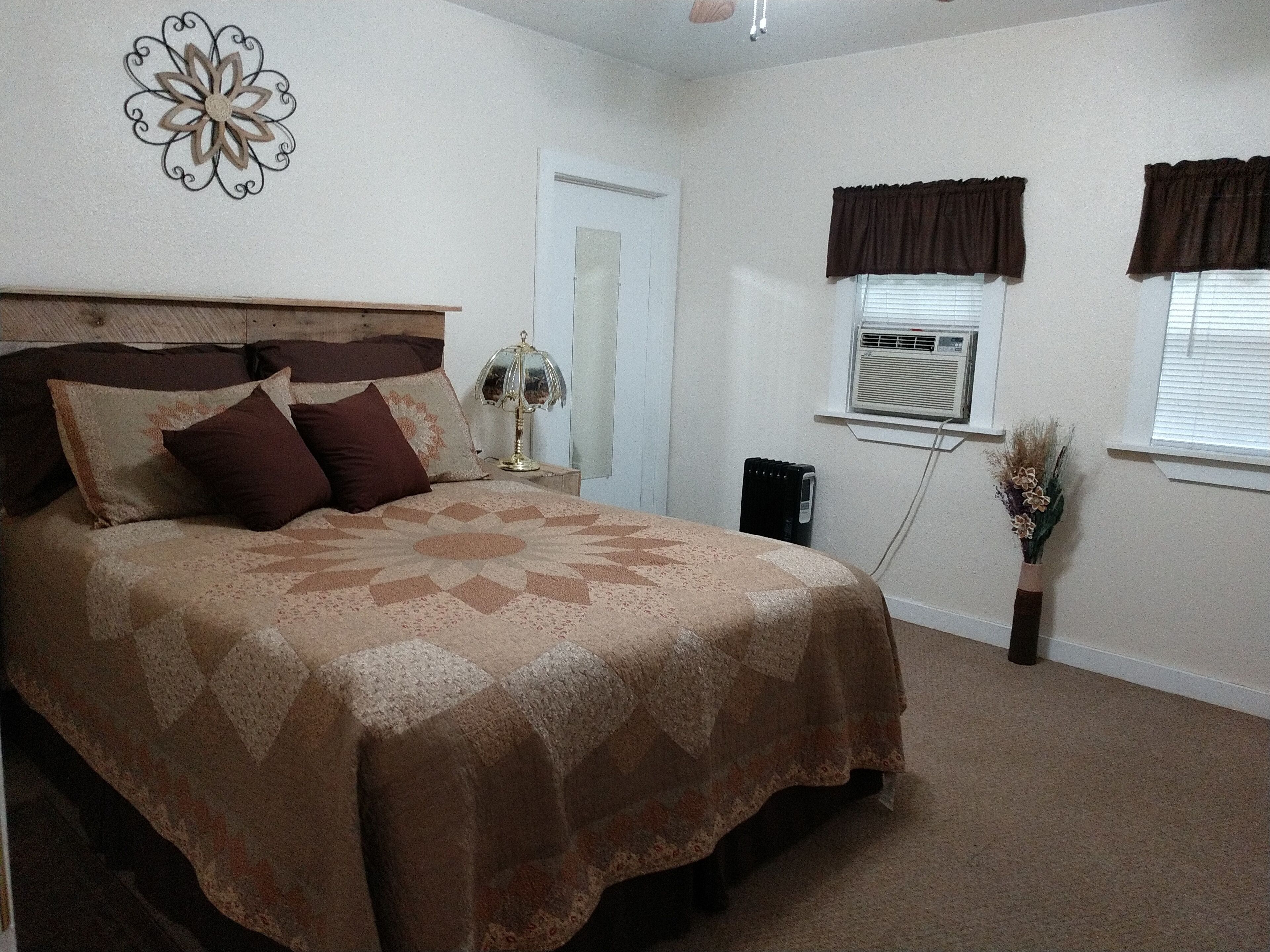 2 habitaciones, tabla de planchar con plancha, cuna de viaje y wifi 