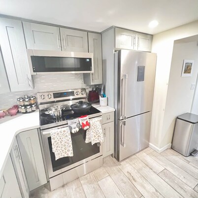 2br Private Apt, Pet Pal, Events, LTR, STR, Cozy