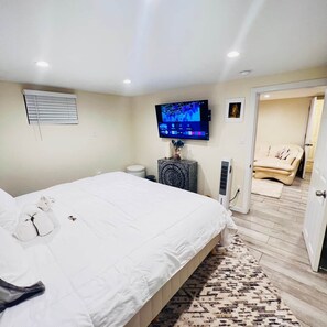 2 室のベッドルーム、デスク、アイロン / アイロン  台、WiFi