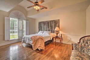 4 bedrooms, iron/ironing board, Internet, bed sheets - Pet-Friendly Suburban Escape w/ Deck & Grill! (Huger)