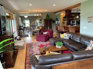 Smart TV, fireplace, DVD player, books