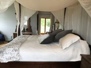 5 bedrooms, desk, iron/ironing board, free WiFi - Gentleman’s Farm Mountain Views Gourmet Kitchen Fire Pit Hike Ski Sleep 10 Pets! (Oak Hill)