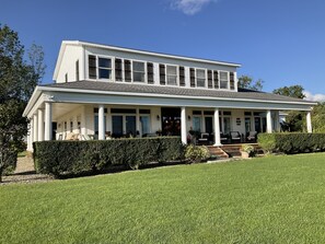 Exterior - Gentleman’s Farm Mountain Views Gourmet Kitchen Fire Pit Hike Ski Sleep 10 Pets! (Oak Hill)