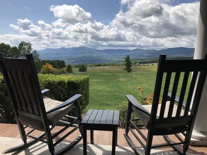 Terrace/patio - Gentleman’s Farm Mountain Views Gourmet Kitchen Fire Pit Hike Ski Sleep 10 Pets! (Oak Hill)