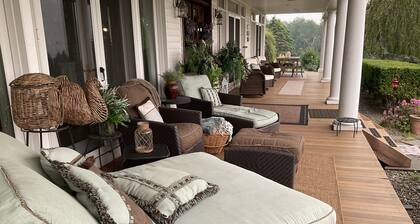 Gentleman’s Farm Mountain Views Gourmet Kitchen Fire Pit Hike Ski Sleep 10 Pets!