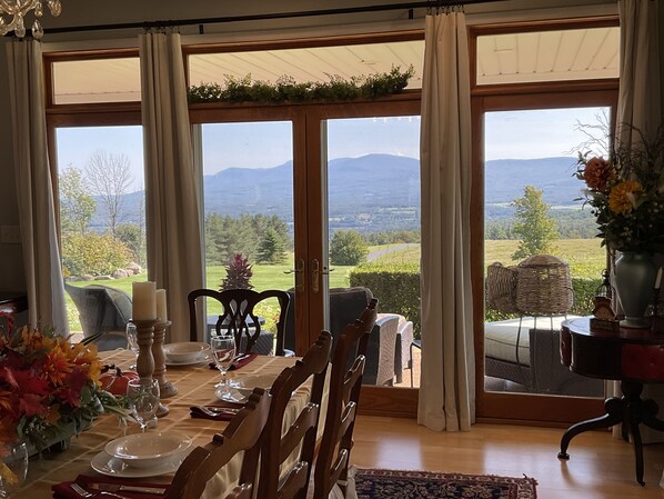 Dining - Gentleman’s Farm Mountain Views Gourmet Kitchen Fire Pit Hike Ski Sleep 10 Pets! (Oak Hill)