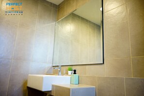 Shower, hair dryer, bidet, towels - Timur Bay Beachfront by Perfect Host Greenview (Kuantan)