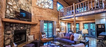 4BR Cabin with Hot Tub & Game Loft