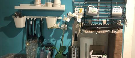 Microondas, cafetera/tetera, tostadora