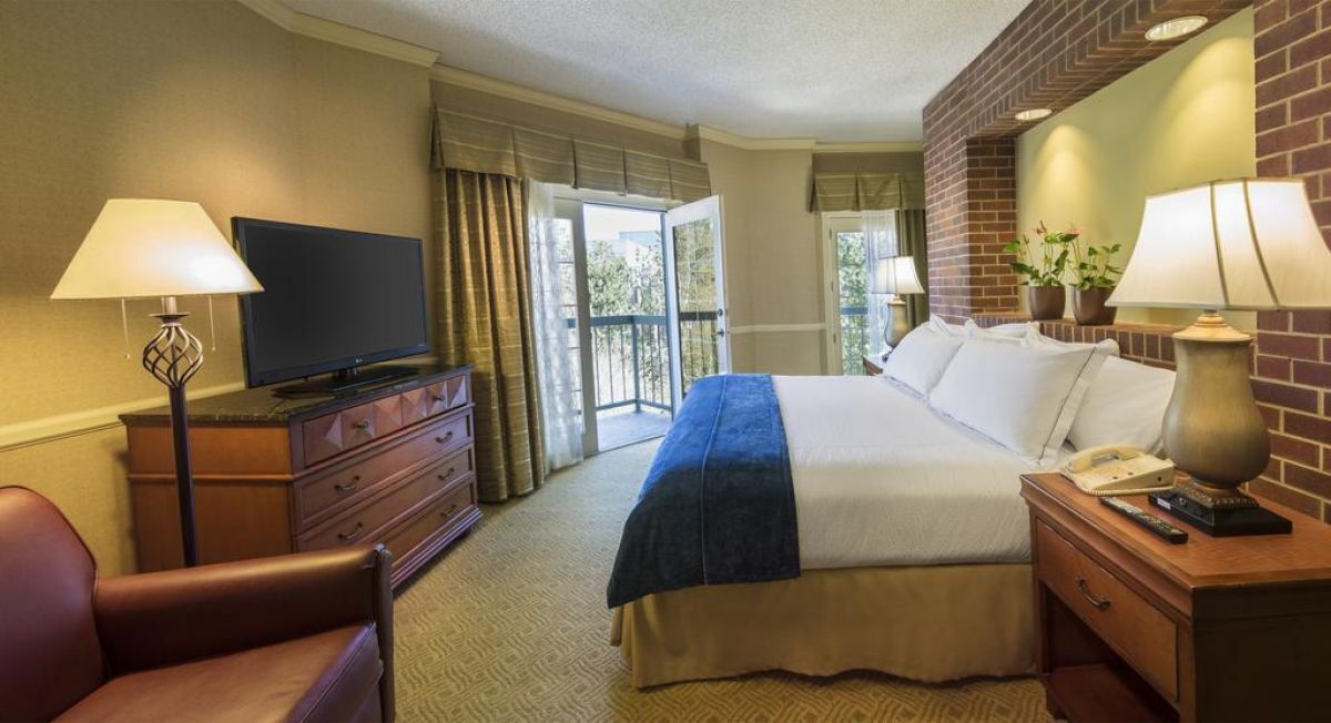 Just What You Were Looking For! Onsite Dining, Short Drive to Heavenly Ski