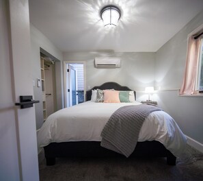 2 室のベッドルーム、アイロン / アイロン台、WiFi、ベッドシーツ