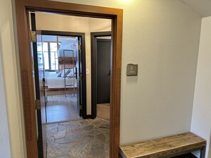 2 Schlafzimmer, Reisekinderbett, kostenloses WLAN, Bettwäsche
