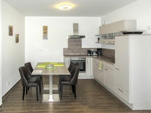 Oven, dishwasher, highchair
