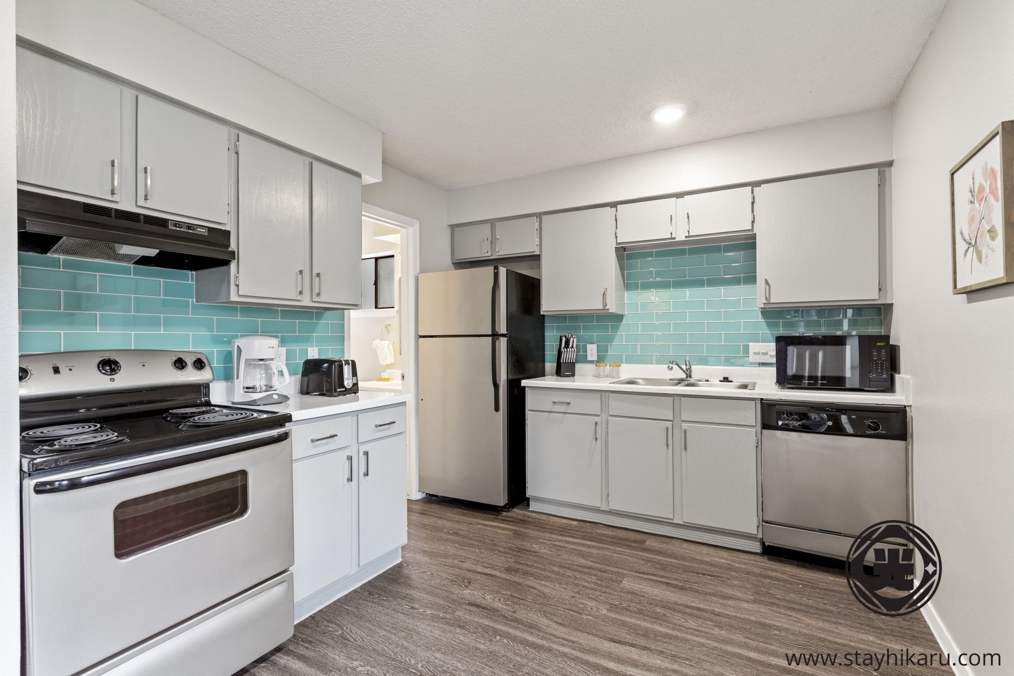 Work from Home at Cozy Studio Pool, Gym, Fast WiFi