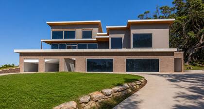 All The Views - Ocean & Bush with Heated Infinity Lap and Play Pool