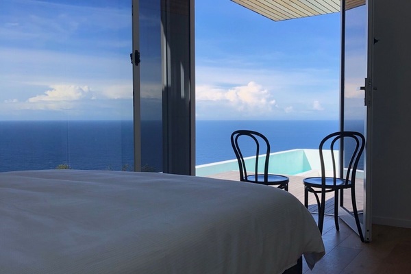 Bedroom 1 room with direct access to pool and ocean views