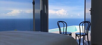 All The Views - Ocean & Bush with Heated Infinity Lap and Play Pool