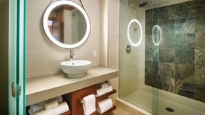 Haartrockner, Handtücher, Toilettenpapier