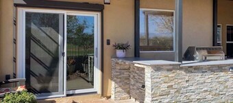 Pet Angel Inn - Pet Friendly Private Room with golf corse view in Santa Fe, NM