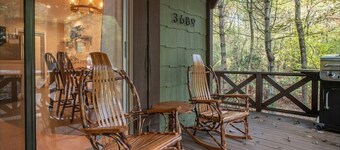 Shady Creek Cabin in Connestee Falls with stream