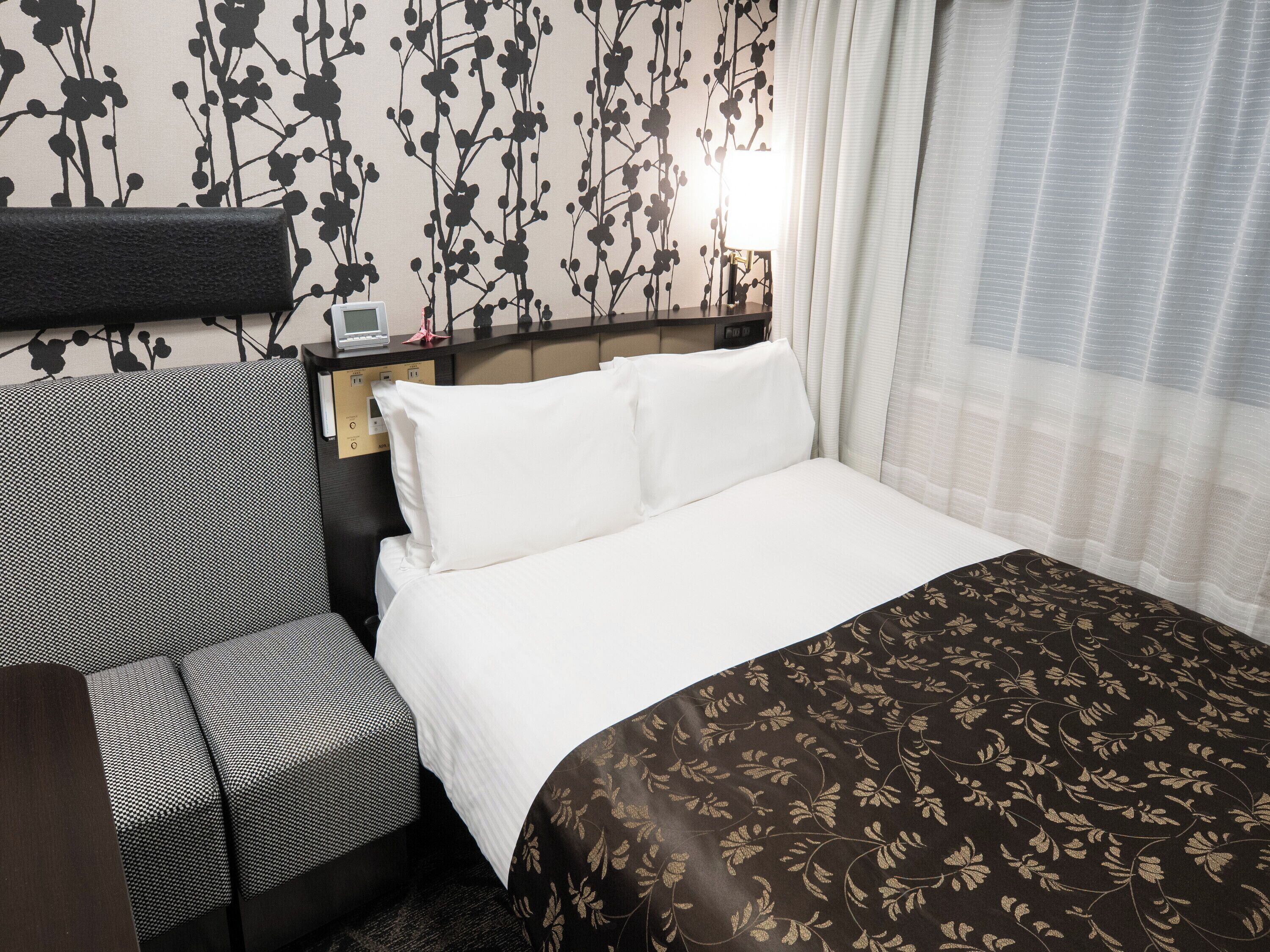 Cozy Room for 2 people | Escrivaninha, cortinas blackout, ferros/tábuas de passar roupa