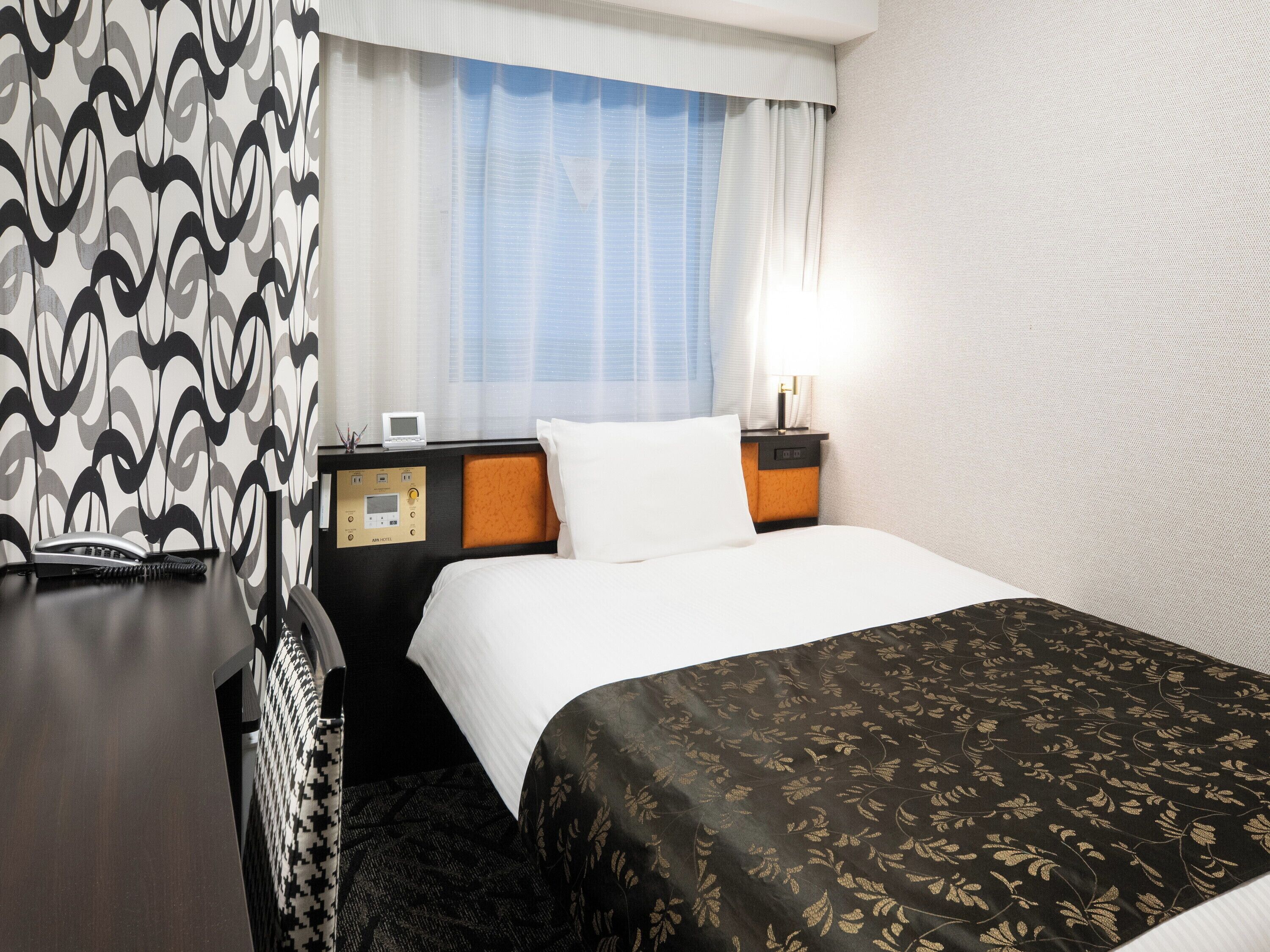 스탠다드룸, 금연 (For 1 Person) | 오리/거위털 이불, 책상, 암막 커튼, 다리미/다리미판