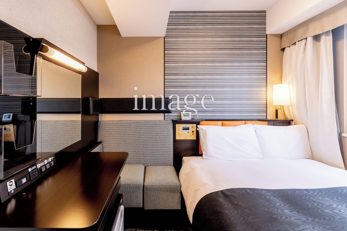 Cozy Room for 1 person | Escritorio, cortinas opacas, tabla de planchar con plancha y wifi gratis