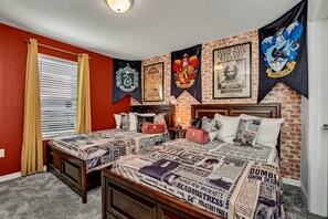 7 bedrooms, laptop workspace, iron/ironing board, bed sheets - Lush Home With Big Pool Area - CDC Standards 7st477 (Davenport)