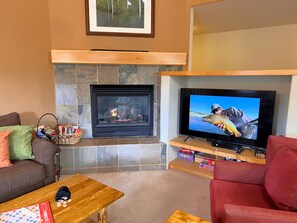 TV, fireplace