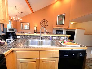 Fridge, microwave, oven, dishwasher - Twin Elk Mount Bross Condo • Ski-In • Walk to Main St • Hot Tub (Breckenridge)