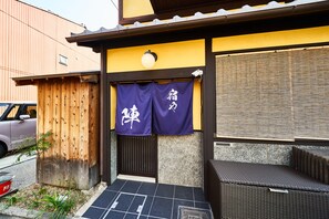 施設の入り口