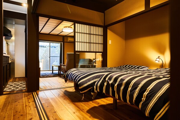 Individually decorated, desk, laptop workspace, blackout curtains - Yadoya JIN (Kyoto)