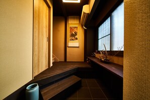 Individually decorated, desk, laptop workspace, blackout curtains - Yadoya JIN (Kyoto)