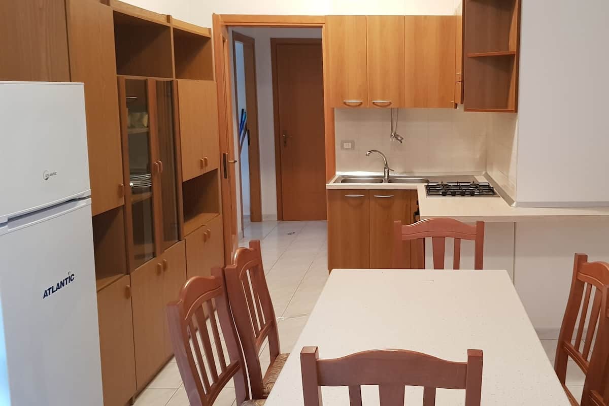 Appartamento | Cucina privata | Frigorifero con congelatore, forno, piano cottura